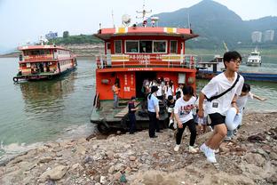 名记：湖人致力于提升后场来摆脱困境 高管认为穆雷是重点目标